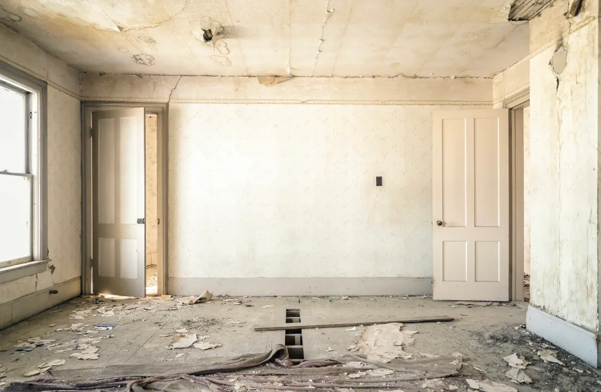 Waste disposal crew managing a cleanout project in Milton-Freewater